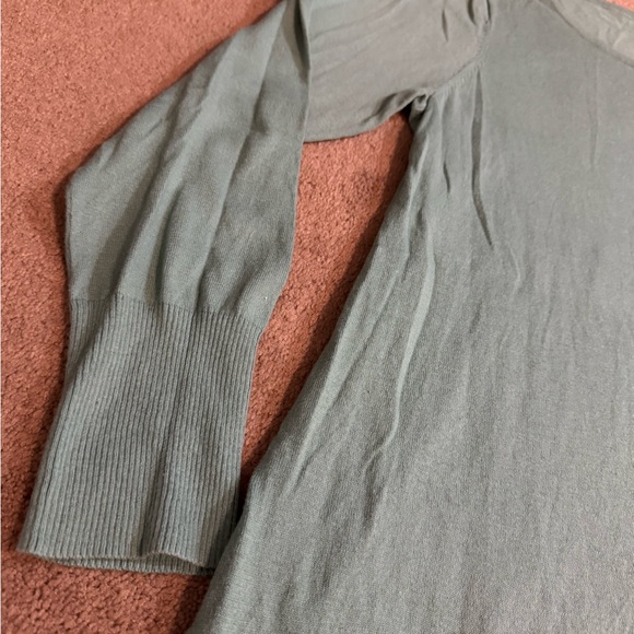 ⭐️ Logo by Lori Goldstein women’s top size large - Picture 3 of 5